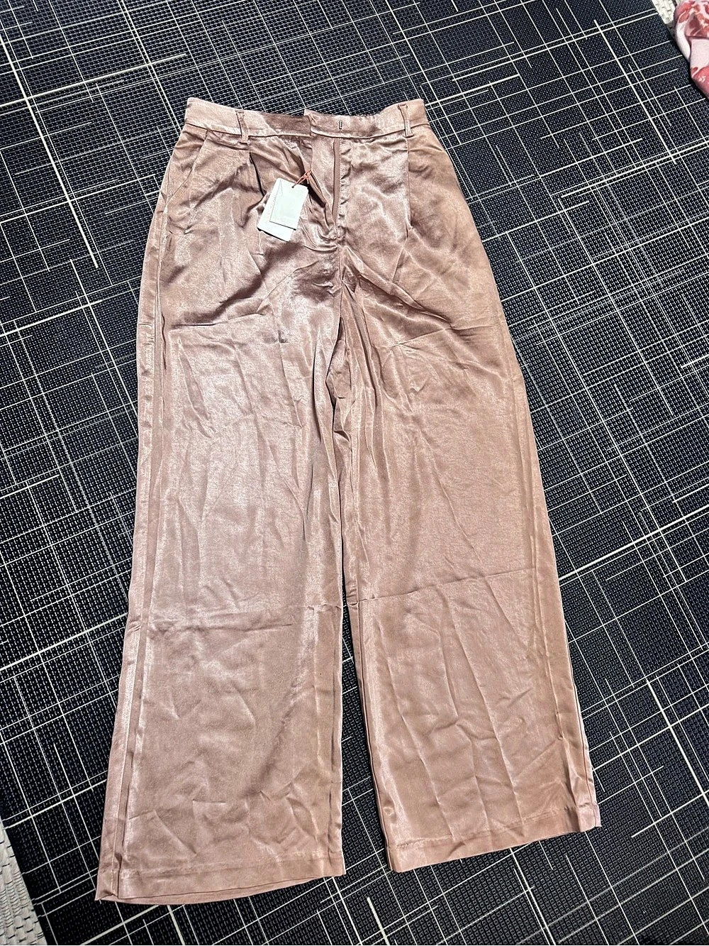 SHEIN Satin Wide Leg Pants in Pink Size Small NWT